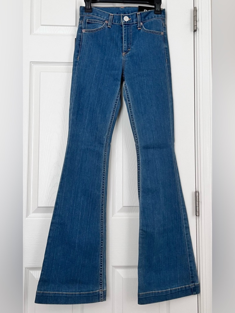 New Armani Exchange Classic Low-Rise Flared Jeans in Indigo size P0